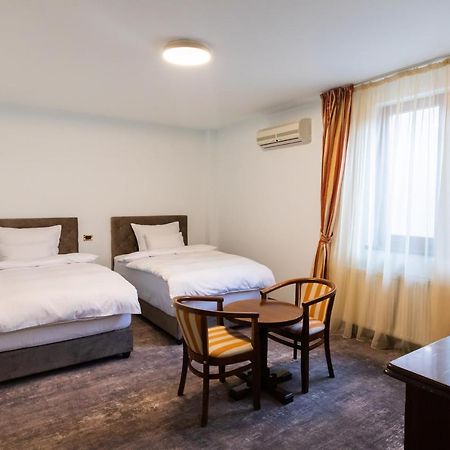 Pensiunea Casa Vera Тыргу-Жиу Экстерьер фото
