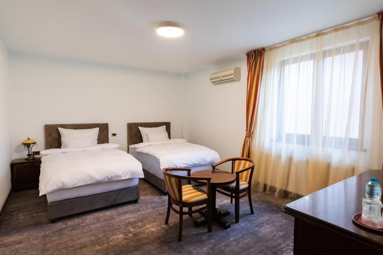 Pensiunea Casa Vera Тыргу-Жиу Экстерьер фото