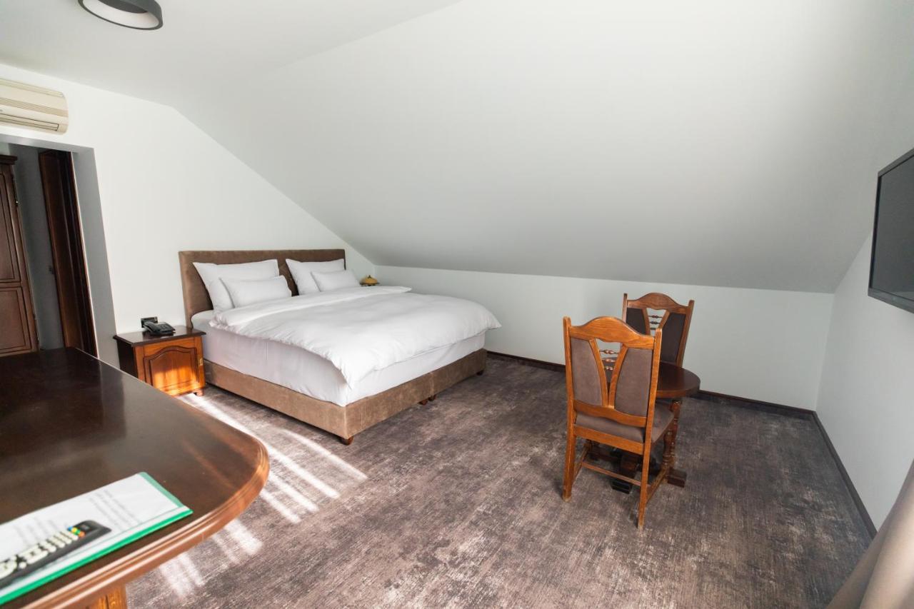 Pensiunea Casa Vera Тыргу-Жиу Экстерьер фото